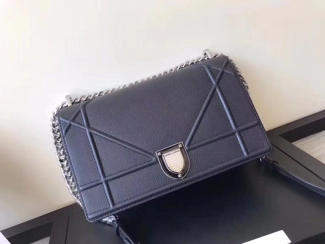 DIORAMA FLAP BAG IN BLACK GRAINED CALFSKIN WITH LARGE CANNAGE DESIGN M0422 JH07585jj39