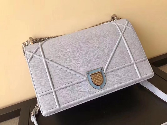 DIORAMA FLAP BAG IN GREY GRAINED CALFSKIN WITH LARGE CANNAGE DESIGN M0422 JH07582VZ14