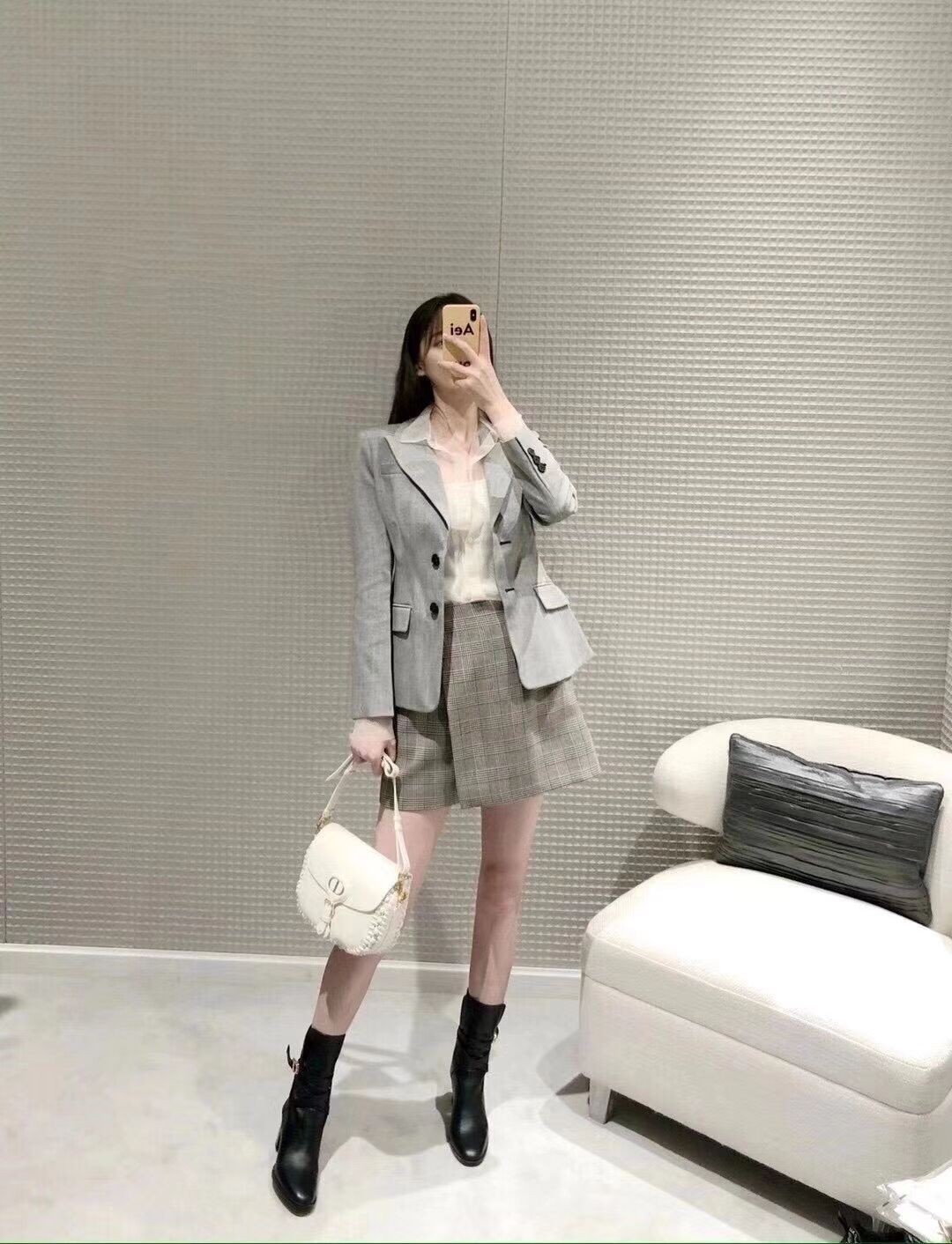 MEDIUM DIOR BOBBY BAG Latte Grained Grained Calfskin with Whipstitched Seams M9319UB JH06848Za30