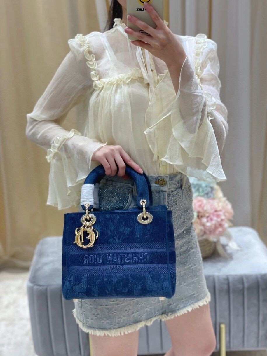 MEDIUM LADY D-LITE BAG Blue Dior Flowers Embroidered Denim M0565OJA JH06697qL41