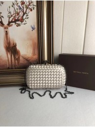 AAA 1:1 BOTTEGA VENETA Knot snakeskin-trimmed satin clutch 62548 beige JH09313Bu52